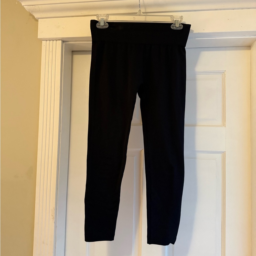 B56-43 / HUE Black Leggings Slim Fit Bottoms